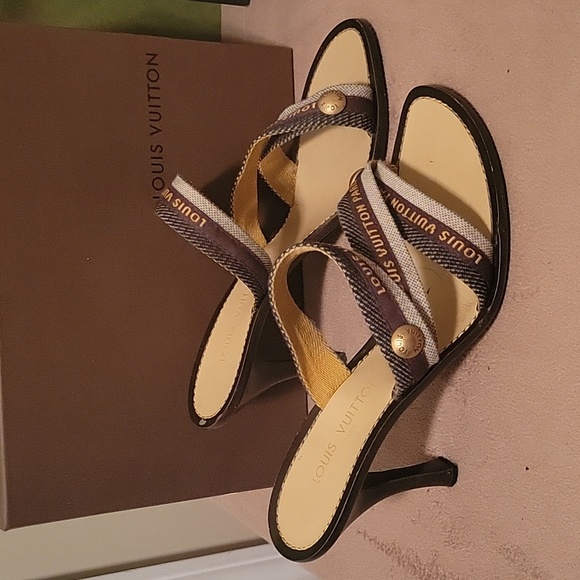 Louis Vitton Paris Sandal - Picture 2 of 10